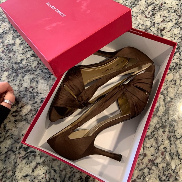 Ellen Tracy Espresso Talia Heels - Picture 2 of 7